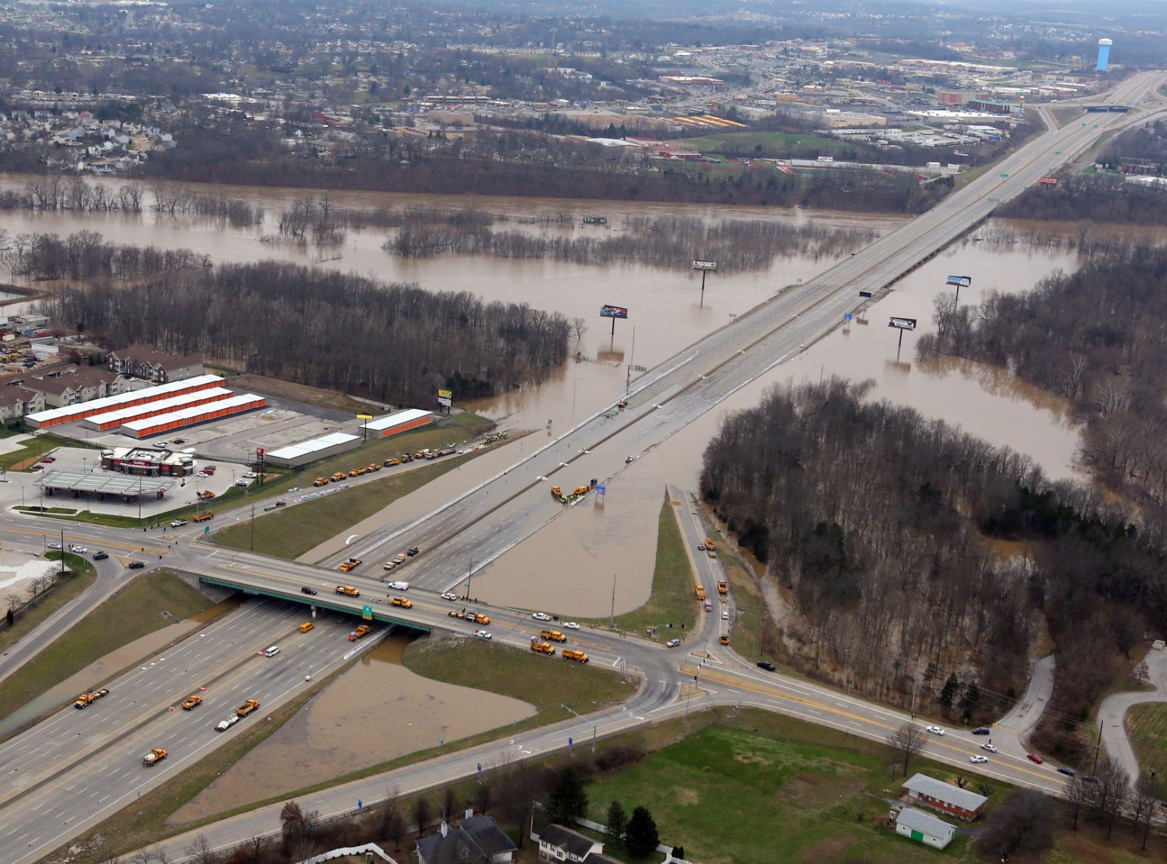 Historic flooding on the Meramec River closes Interstate 55